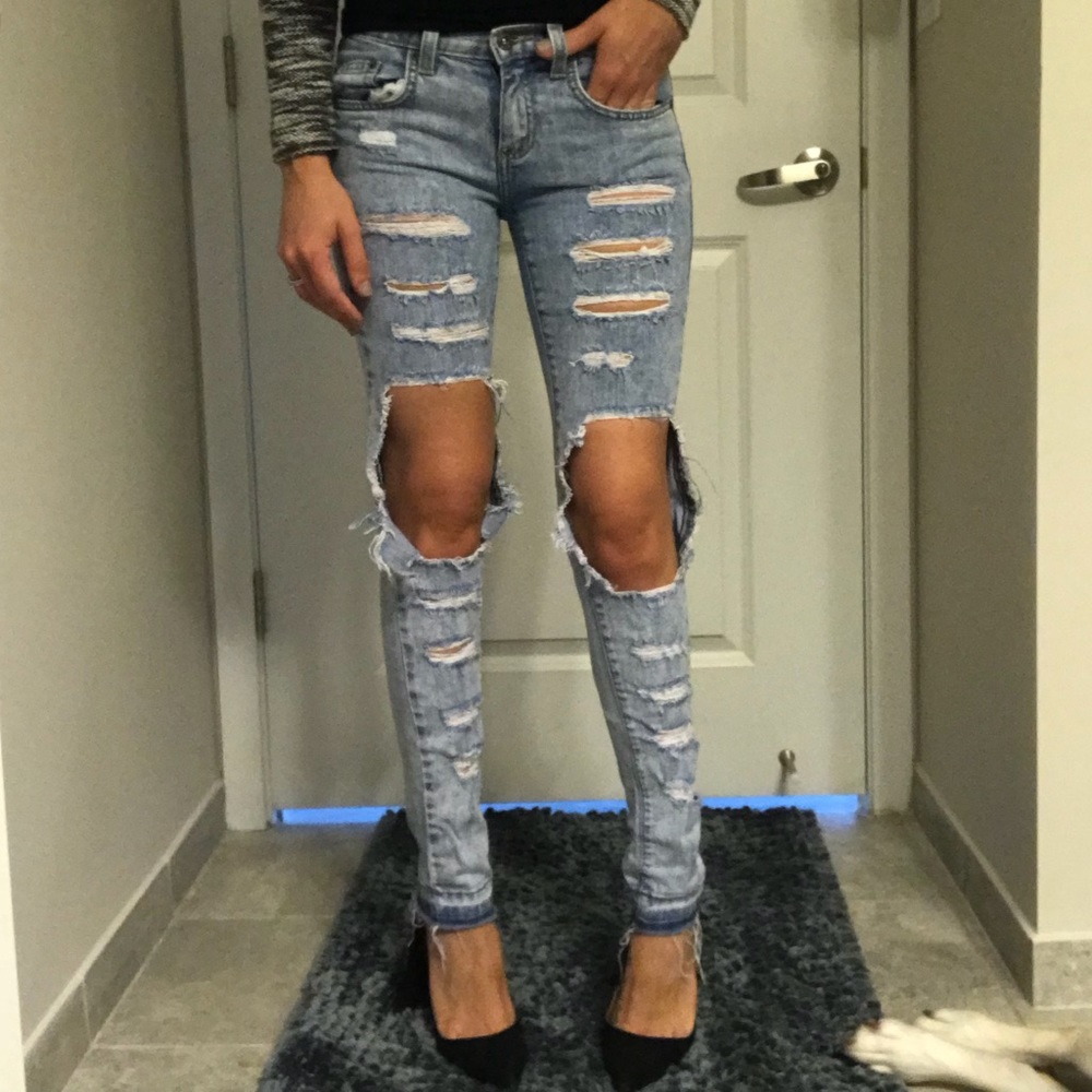 CARMAR distressed denim ✨